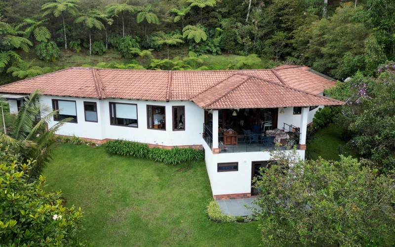Casa campestre en El Retiro, Antioquia – 6.000m² de Naturaleza Pura.
