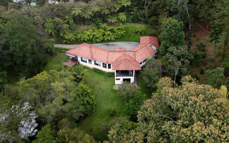 Casa campestre en El Retiro, Antioquia – 6.000m² de Naturaleza Pura.