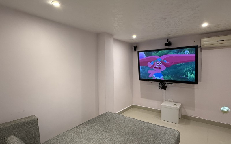 Modern house in Santa Teresita, Laureles: Versatility in the heart of Medellín