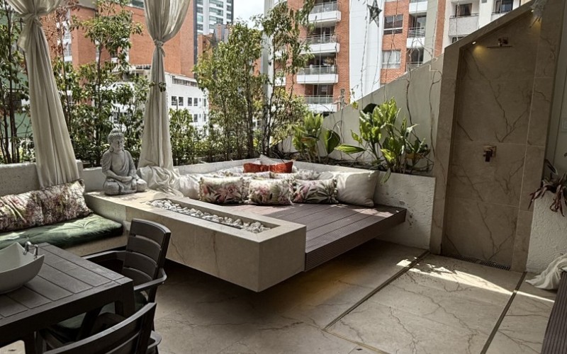 Modern house in Santa Teresita, Laureles: Versatility in the heart of Medellín