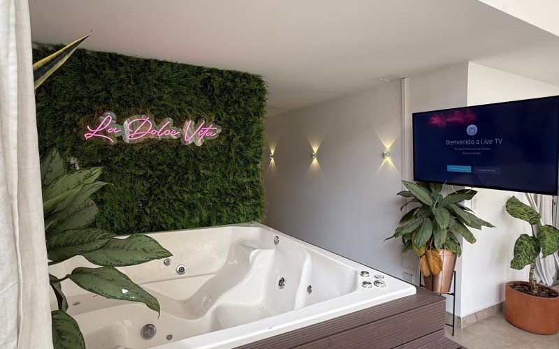 Modern house in Santa Teresita, Laureles: Versatility in the heart of Medellín