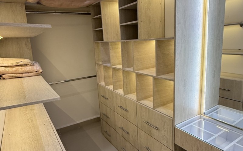 Modern house in Santa Teresita, Laureles: Versatility in the heart of Medellín