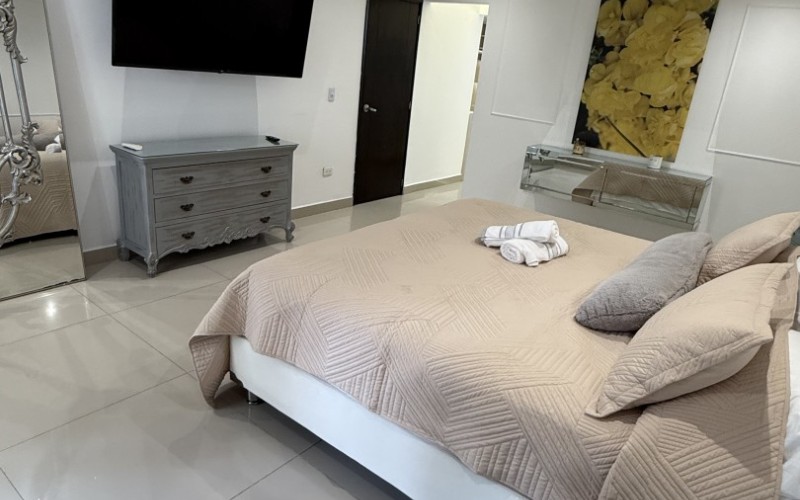 Modern house in Santa Teresita, Laureles: Versatility in the heart of Medellín