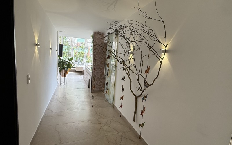 Modern house in Santa Teresita, Laureles: Versatility in the heart of Medellín