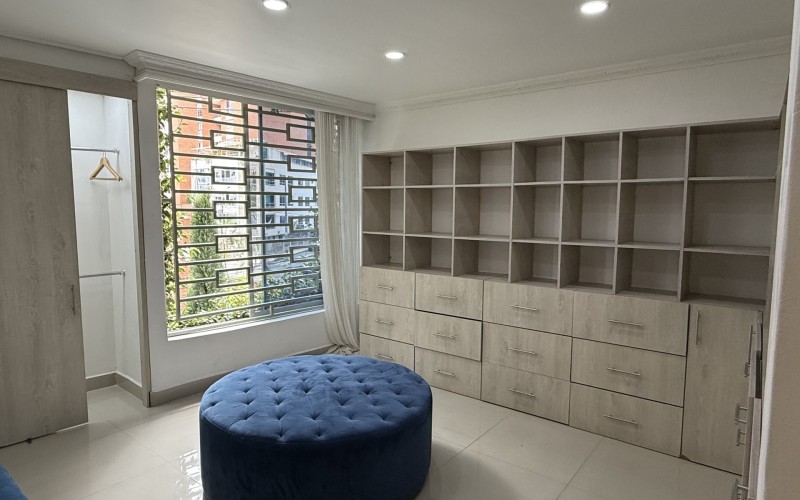 Modern house in Santa Teresita, Laureles: Versatility in the heart of Medellín