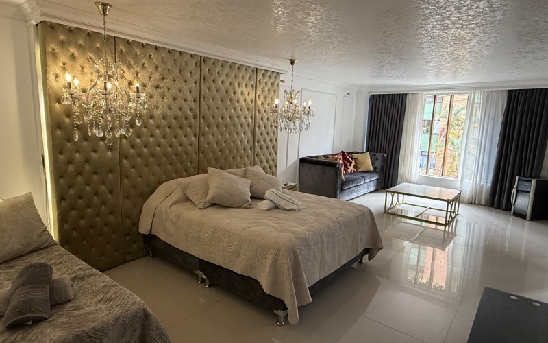 Modern house in Santa Teresita, Laureles: Versatility in the heart of Medellín