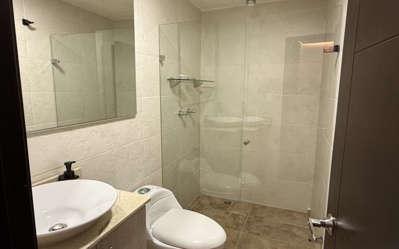 Modern house in Santa Teresita, Laureles: Versatility in the heart of Medellín