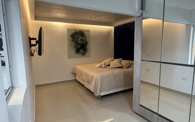 Modern house in Santa Teresita, Laureles: Versatility in the heart of Medellín