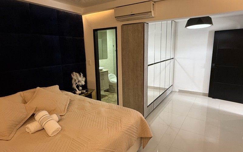 Modern house in Santa Teresita, Laureles: Versatility in the heart of Medellín