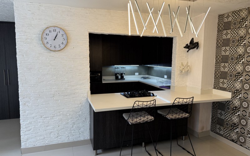 Modern house in Santa Teresita, Laureles: Versatility in the heart of Medellín