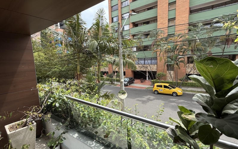 Modern house in Santa Teresita, Laureles: Versatility in the heart of Medellín