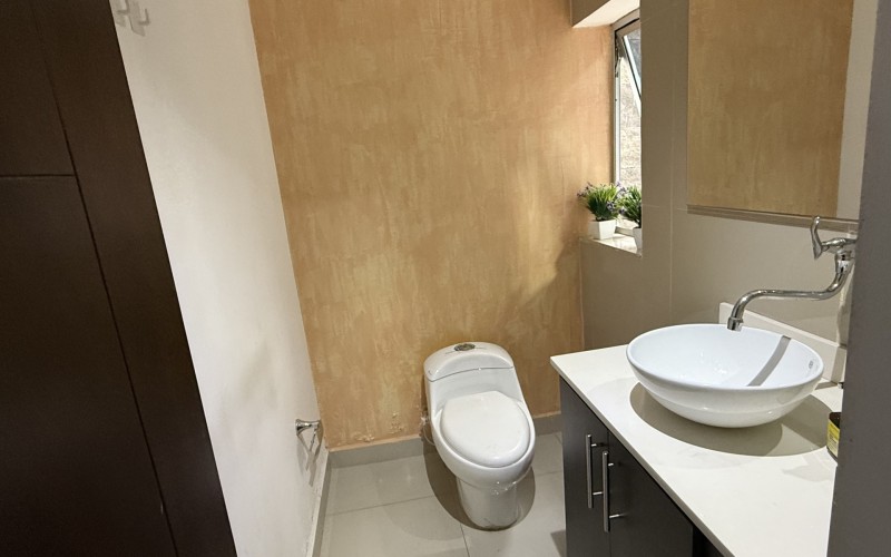 Modern house in Santa Teresita, Laureles: Versatility in the heart of Medellín