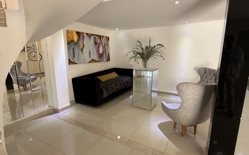 Modern house in Santa Teresita, Laureles: Versatility in the heart of Medellín