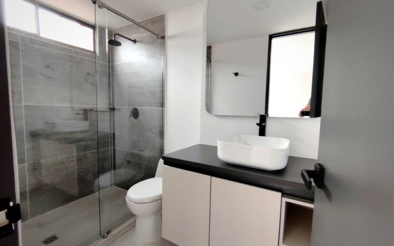 Apartamento con terraza en Conquistadores: 98 m² + 23 m² de terraza, cerca de Unicentro