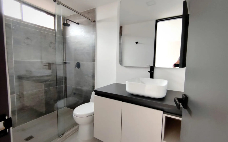 Apartamento con terraza en Conquistadores: 98 m² + 23 m² de terraza, cerca de Unicentro