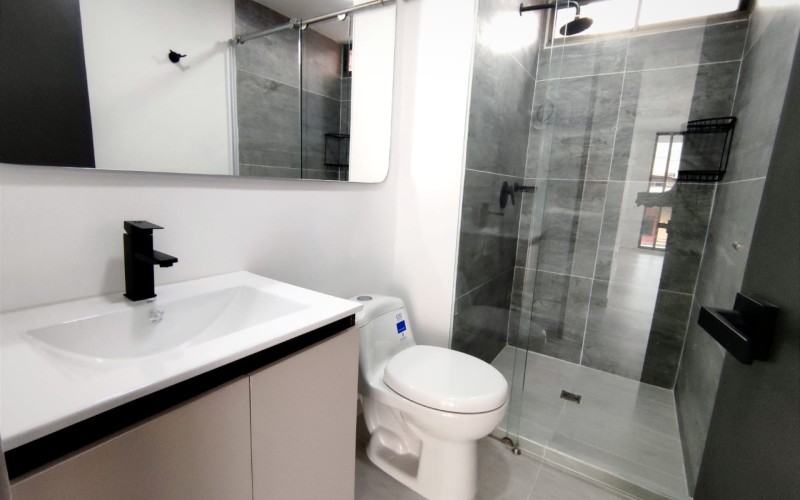 Apartamento con terraza en Conquistadores: 98 m² + 23 m² de terraza, cerca de Unicentro