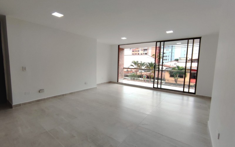 Apartamento con terraza en Conquistadores: 98 m² + 23 m² de terraza, cerca de Unicentro
