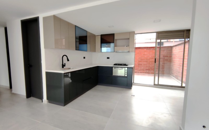 Apartamento con terraza en Conquistadores: 98 m² + 23 m² de terraza, cerca de Unicentro
