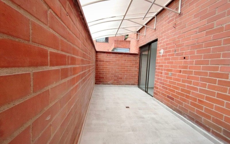 Apartamento con terraza en Conquistadores: 98 m² + 23 m² de terraza, cerca de Unicentro