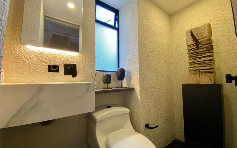 Renovated Apartment in El Poblado, Medellín | 104m² | 1 Bedroom | Pool & Gym