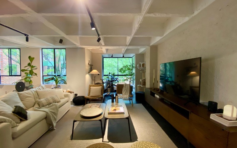 Renovated Apartment in El Poblado, Medellín | 104m² | 1 Bedroom | Pool & Gym