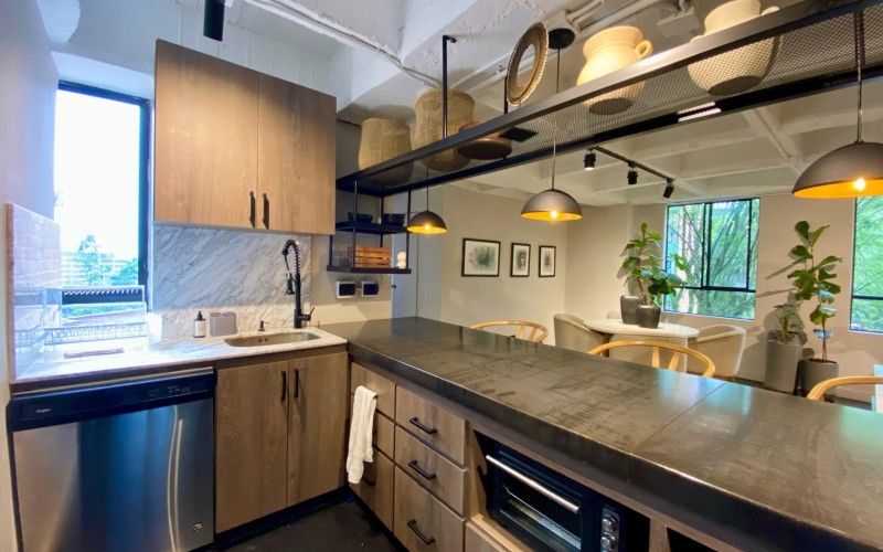 Renovated Apartment in El Poblado, Medellín | 104m² | 1 Bedroom | Pool & Gym