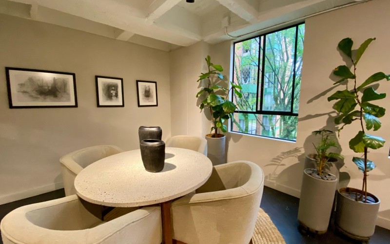 Renovated Apartment in El Poblado, Medellín | 104m² | 1 Bedroom | Pool & Gym