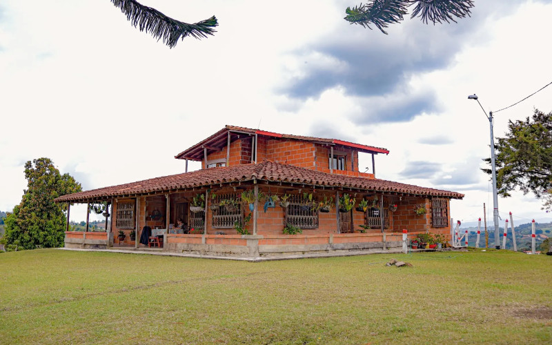 Casa - Lote en Venta