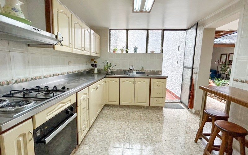 Casa amplia en Belén Alameda