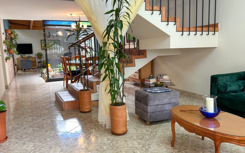 Casa amplia en Belén Alameda