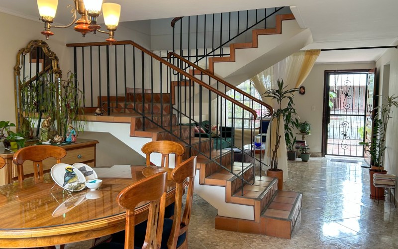 Casa amplia en Belén Alameda