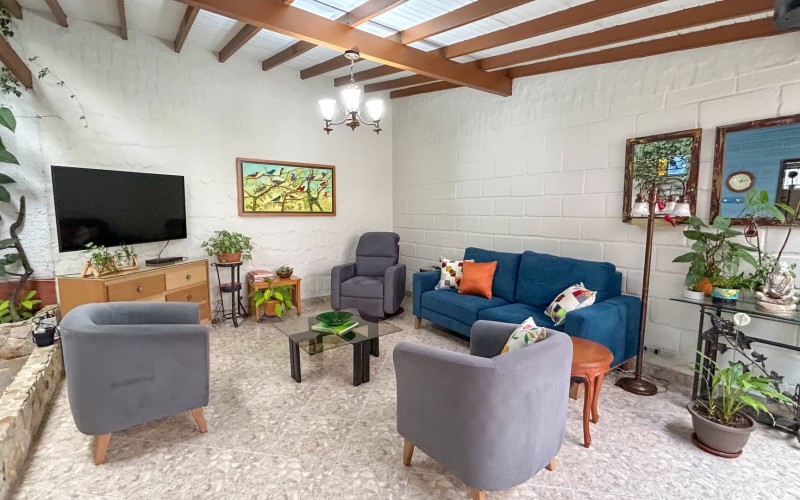 Casa amplia en Belén Alameda