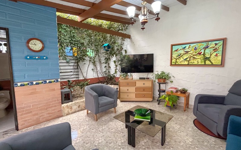 Casa amplia en Belén Alameda