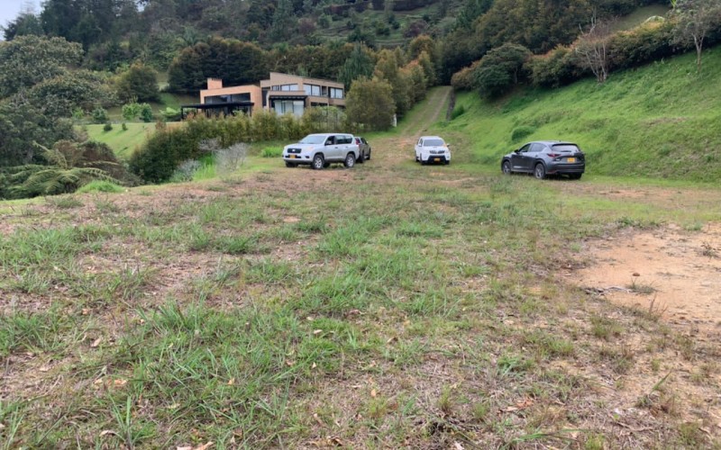Lote Country en Sierra Alta, El Retiro – 3,800 m² Oportunidad Única