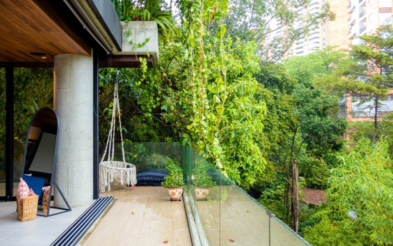 Luxury Living: Stunning Medellín Apartment Awaits