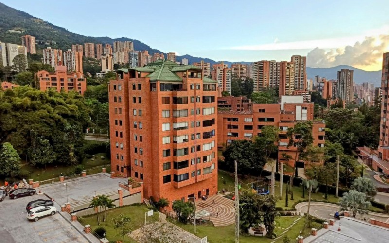 Poblado Penthouse: Real Confort Living Awaits You