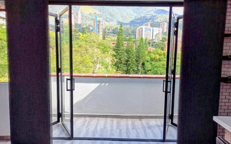 Poblado Penthouse: Real Confort Living Awaits You