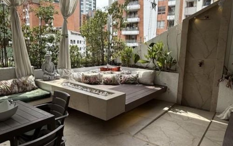 Modern house in Santa Teresita, Laureles: Versatility in the heart of Medellín