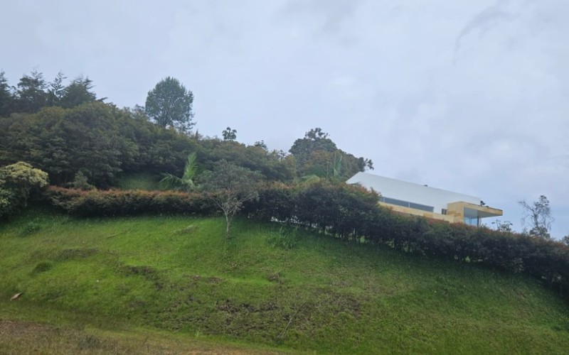 Lote Country en Sierra Alta, El Retiro – 3,800 m² Oportunidad Única