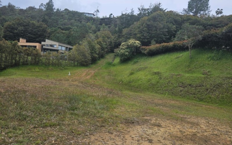Lote Country en Sierra Alta, El Retiro – 3,800 m² Oportunidad Única