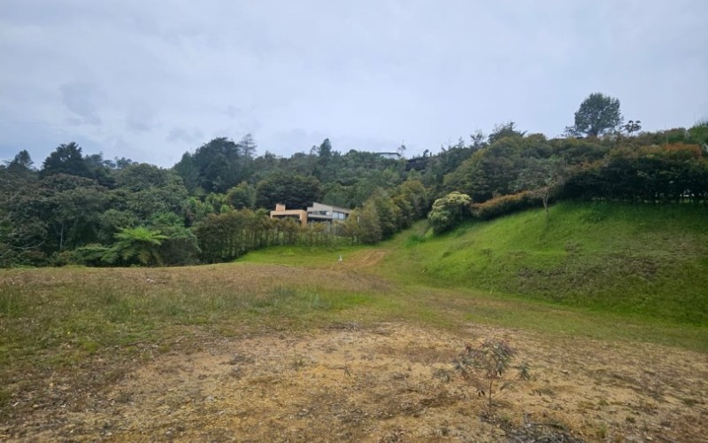 Lote Country en Sierra Alta, El Retiro – 3,800 m² Oportunidad Única