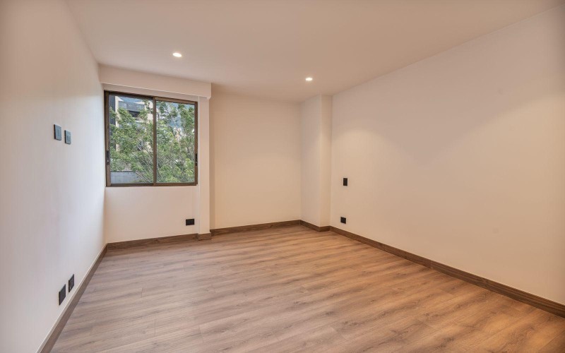 Fully Renovated 190 m² Apartment with 3 Bedrooms, 2 Balconies, and 24/7 Security – Perfect for Families