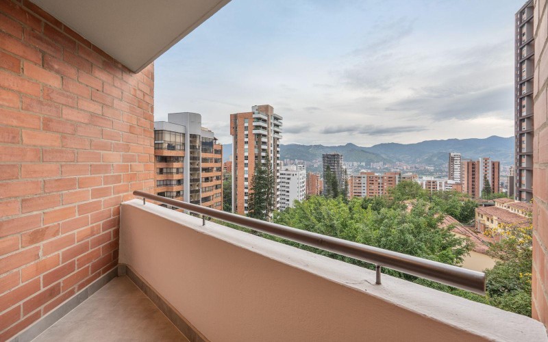 Fully Renovated 190 m² Apartment with 3 Bedrooms, 2 Balconies, and 24/7 Security – Perfect for Families