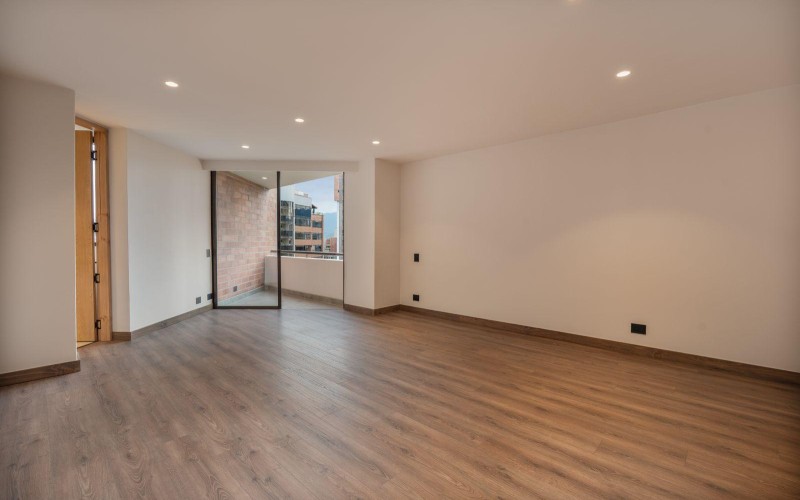 Fully Renovated 190 m² Apartment with 3 Bedrooms, 2 Balconies, and 24/7 Security – Perfect for Families
