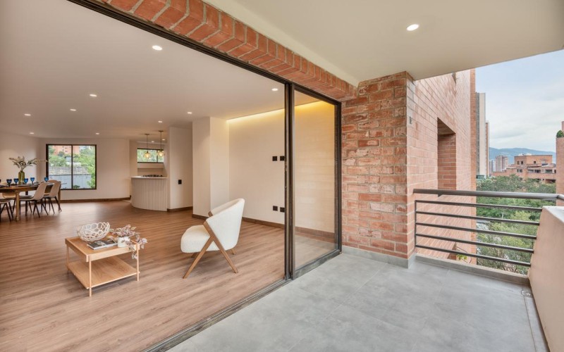 Fully Renovated 190 m² Apartment with 3 Bedrooms, 2 Balconies, and 24/7 Security – Perfect for Families