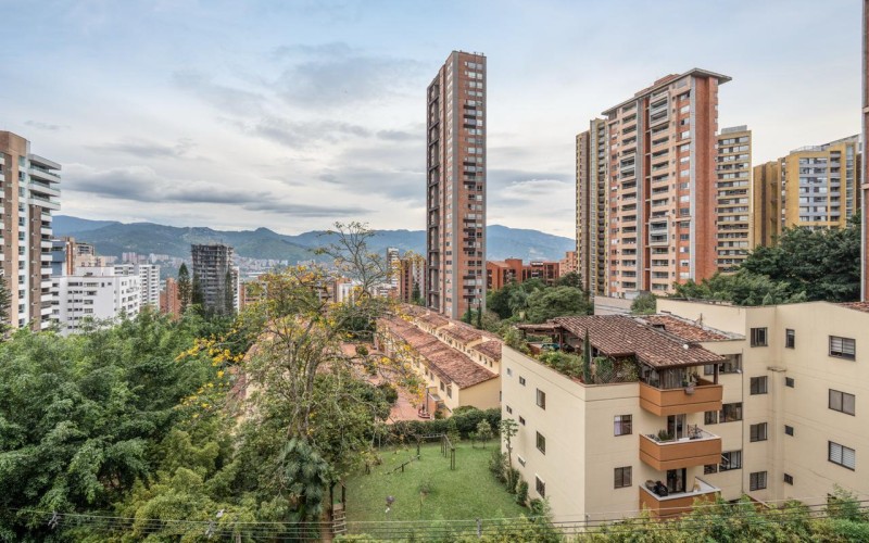 Fully Renovated 190 m² Apartment with 3 Bedrooms, 2 Balconies, and 24/7 Security – Perfect for Families