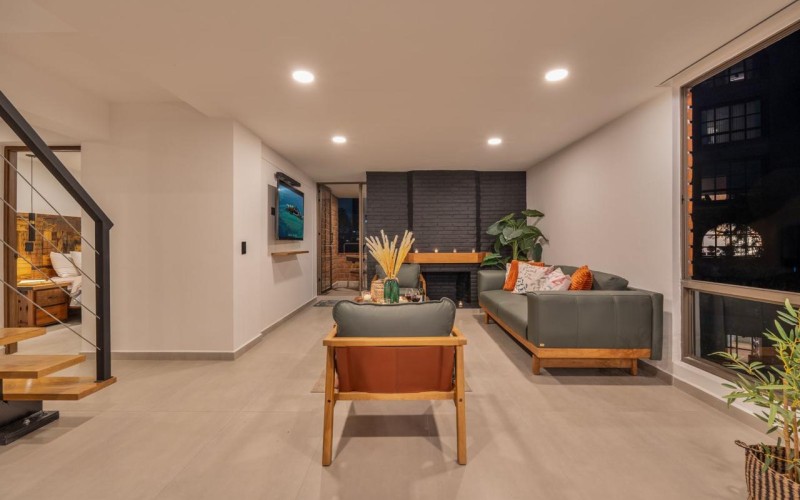 195 m² Industrial-Style Duplex in Provenza with Jacuzzi, BBQ Area, and Strong Rental Potential – Fully Renovated and Steps Away from Medellin’s Best Dining!