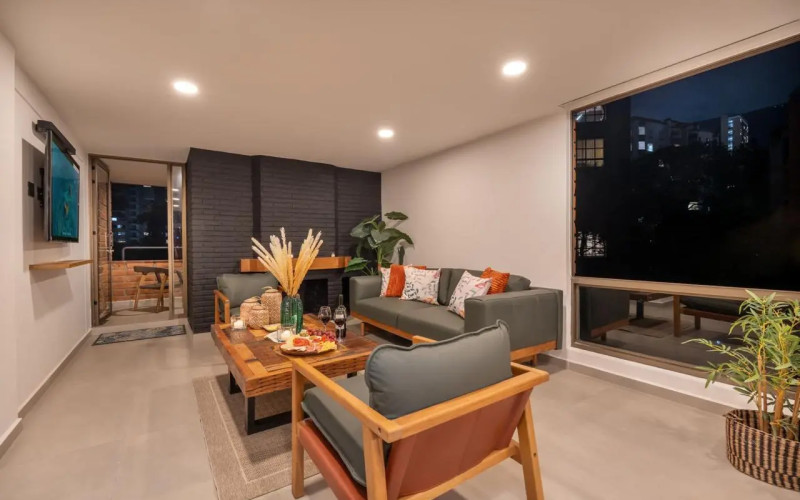 195 m² Industrial-Style Duplex in Provenza with Jacuzzi, BBQ Area, and Strong Rental Potential – Fully Renovated and Steps Away from Medellin’s Best Dining!