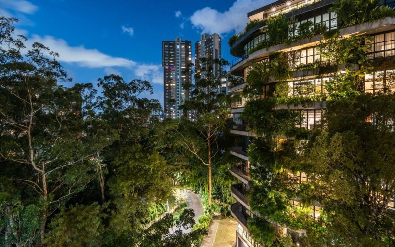 195 m² Industrial-Style Duplex in Provenza with Jacuzzi, BBQ Area, and Strong Rental Potential – Fully Renovated and Steps Away from Medellin’s Best Dining!