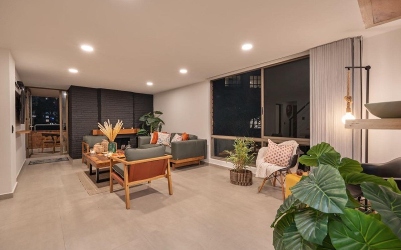 195 m² Industrial-Style Duplex in Provenza with Jacuzzi, BBQ Area, and Strong Rental Potential – Fully Renovated and Steps Away from Medellin’s Best Dining!